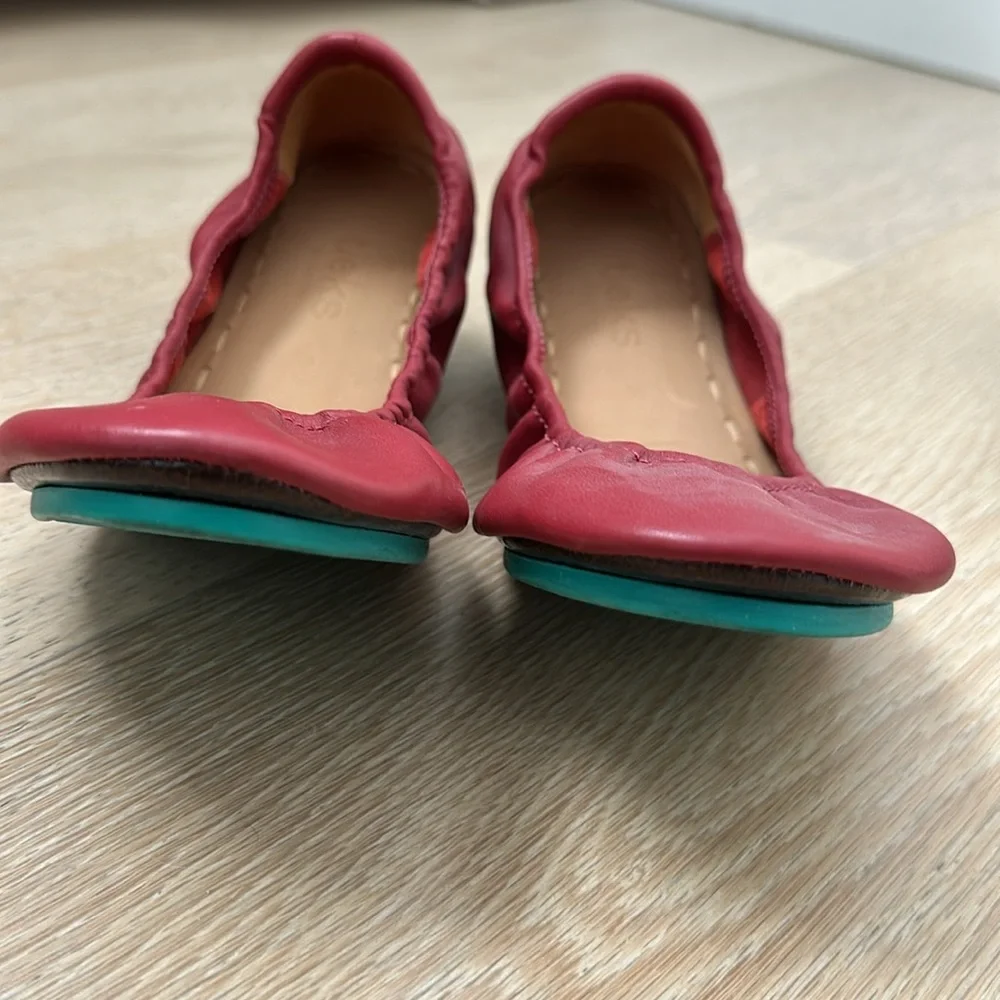 Tieks Red leather size 8 only worn twice - Picture 2 of 5